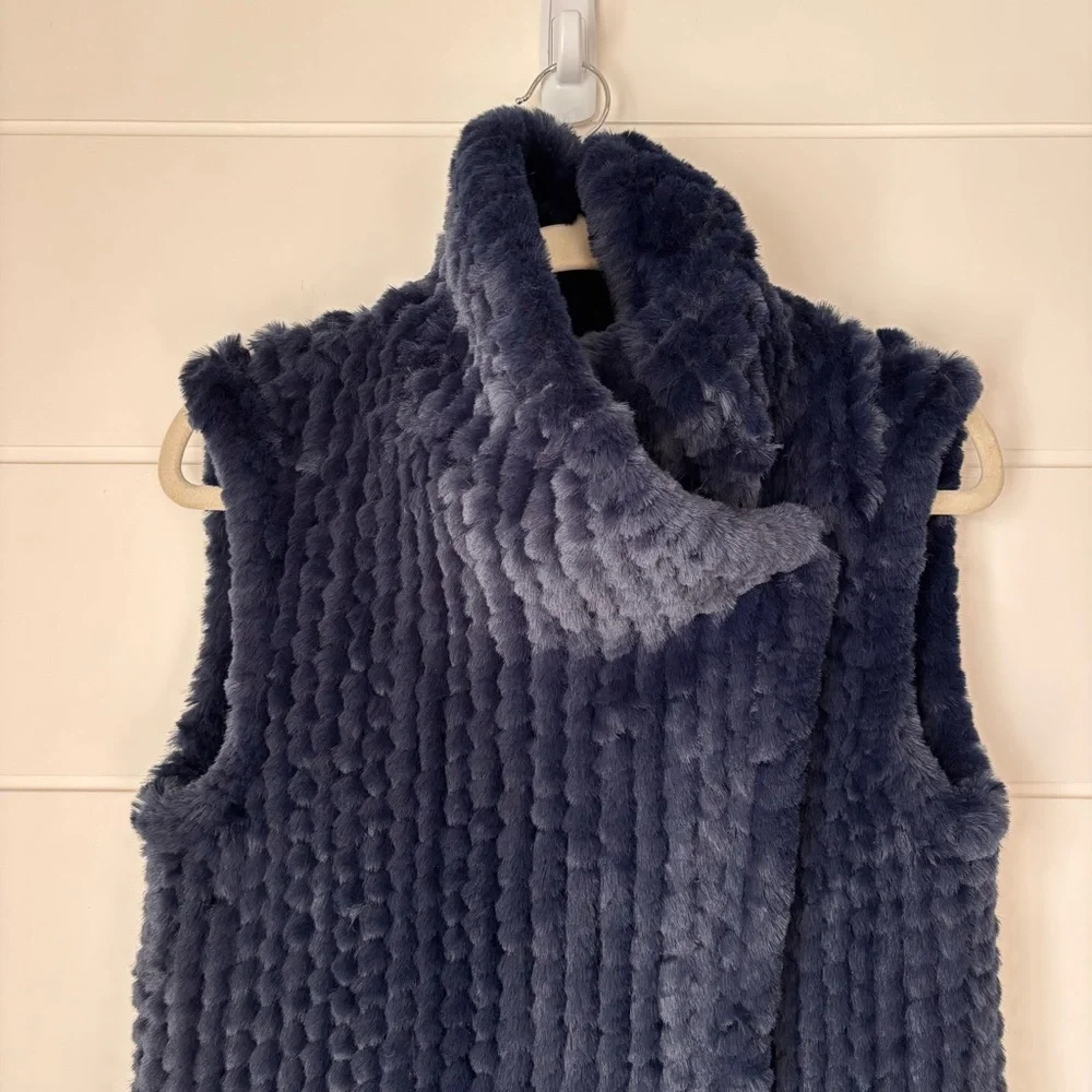 Dolce Cabo los angelos Women's Blue Faux Fur Sweater Vest Size Medium - Picture 6 of 17